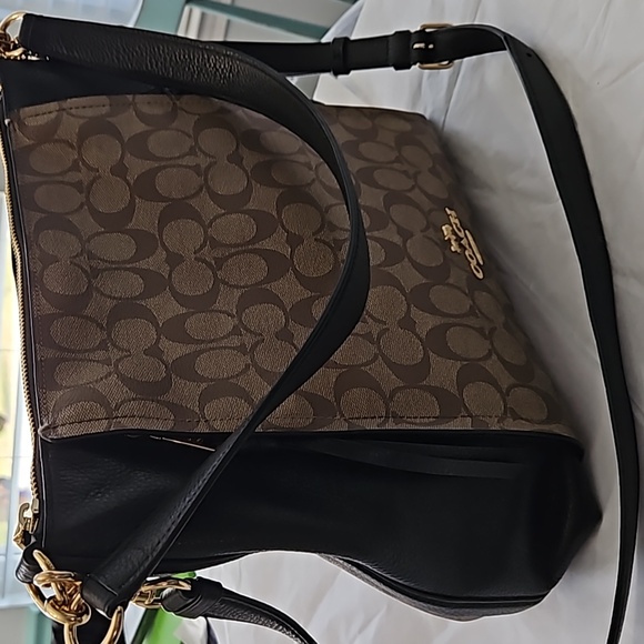 Coach Large Signature/ Black Shoulder Bag NWOT - Picture 10 of 16